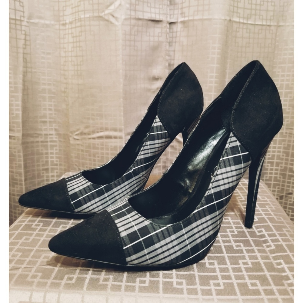 Penny Loves Kenny B/W Plaid Pumps Size 9.5